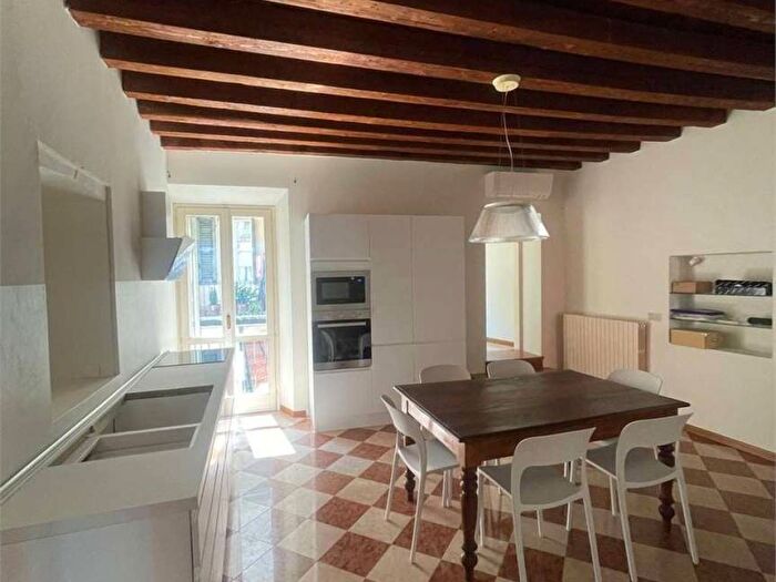 Appartamento con 5 locali in affitto in Centro, Mantova