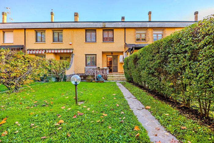 Casa con 5 locali in vendita in Arese