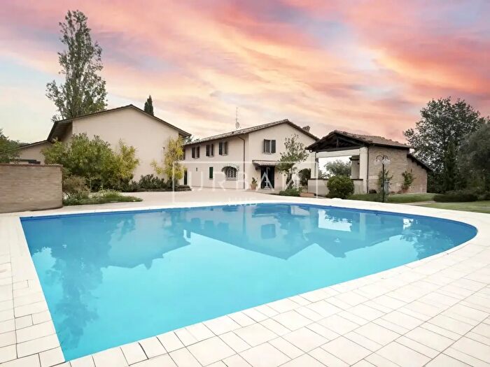 Casa con 15 locali in vendita in Castrocaro Terme