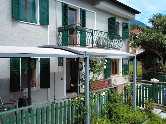 Casa con 5 locali in vendita in Via Pezzè, Lamon