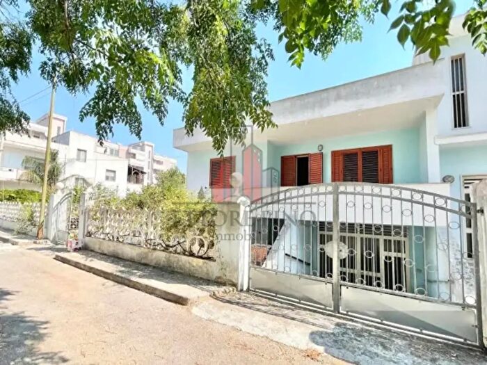 Casa con 6 locali in vendita in Via Romagna, Casarano