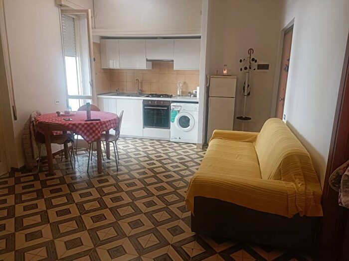 Appartamento bilocale in affitto in Via Felice Cavallotti, Marina di Carrara, Carrara