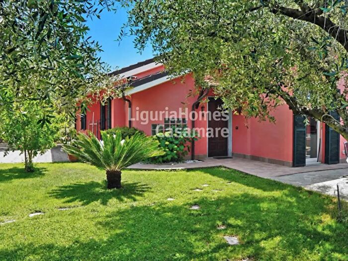 Casa con 11 locali in vendita in Salita Costa Rossa, Imperia