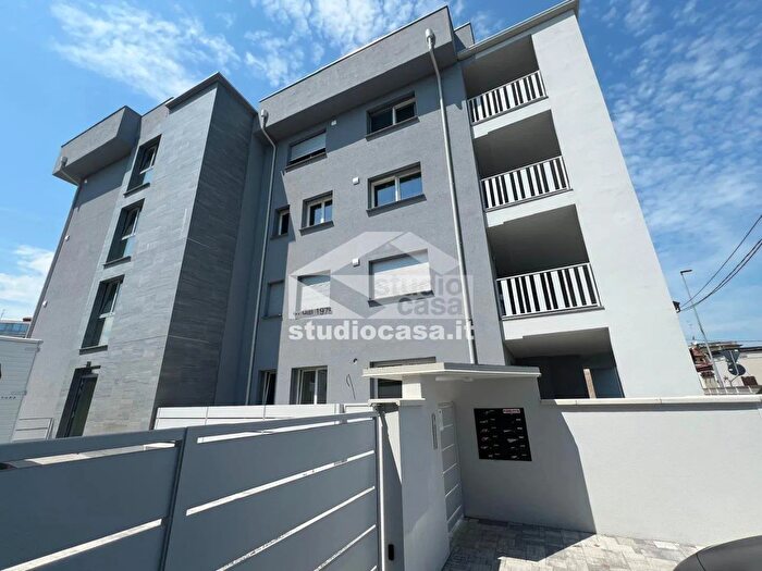 Appartamento trilocale in vendita in Via Stazione, Crema