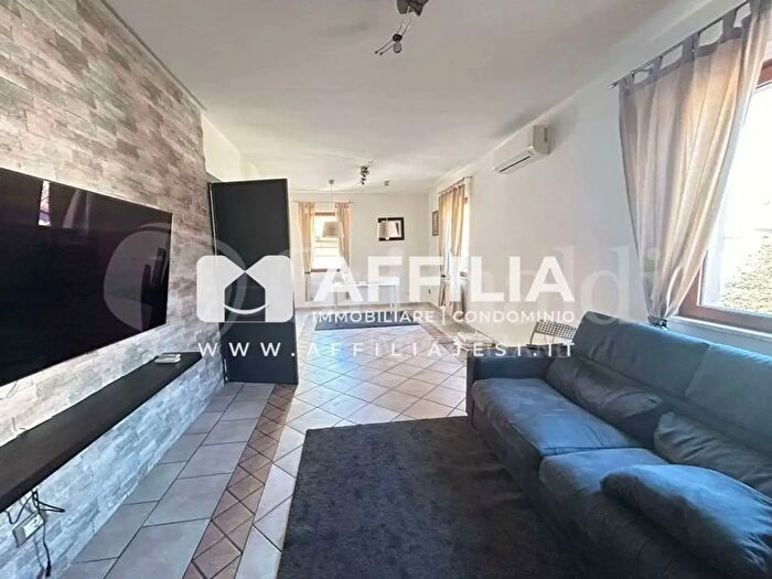 Appartamento con 8 locali in vendita in Via Dante Alighieri, Jesi