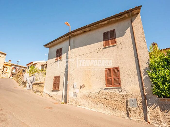 Casa quadrilocale in vendita in Piazza del Ghetto, Canale Monterano