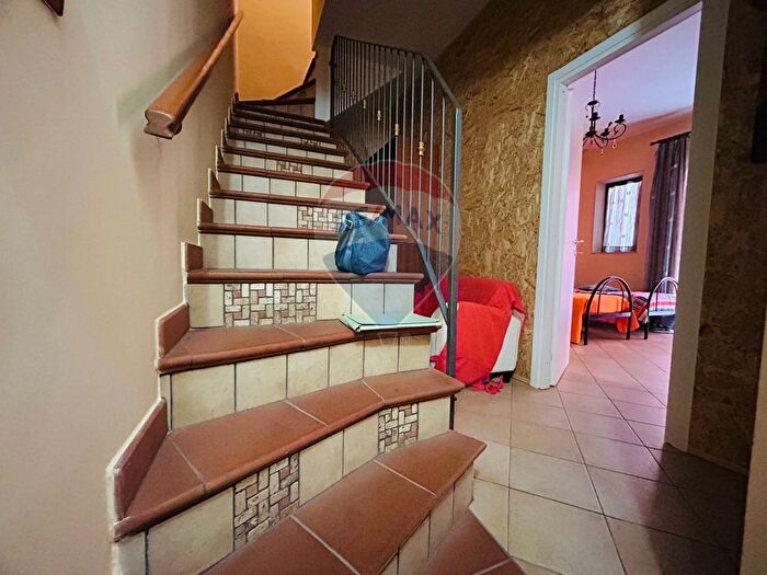 Casa con 6 locali in vendita in Via Mercadante, Ragusa