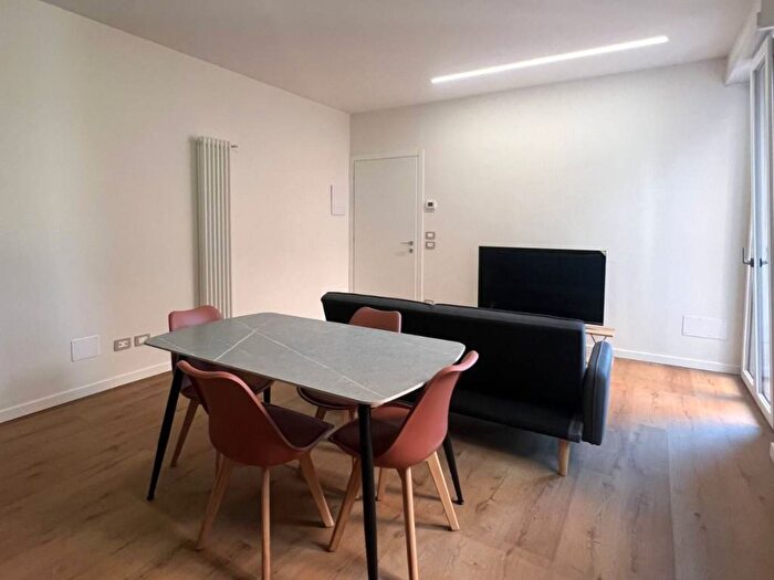 Appartamento trilocale in affitto in Via Settembre, Veronetta, Verona