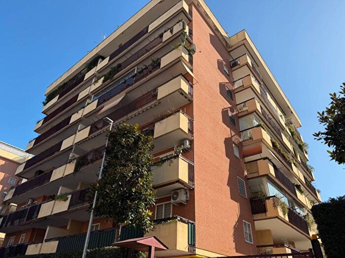 Appartamento trilocale in affitto in Viale della Grande Muraglia, Torrino, Roma