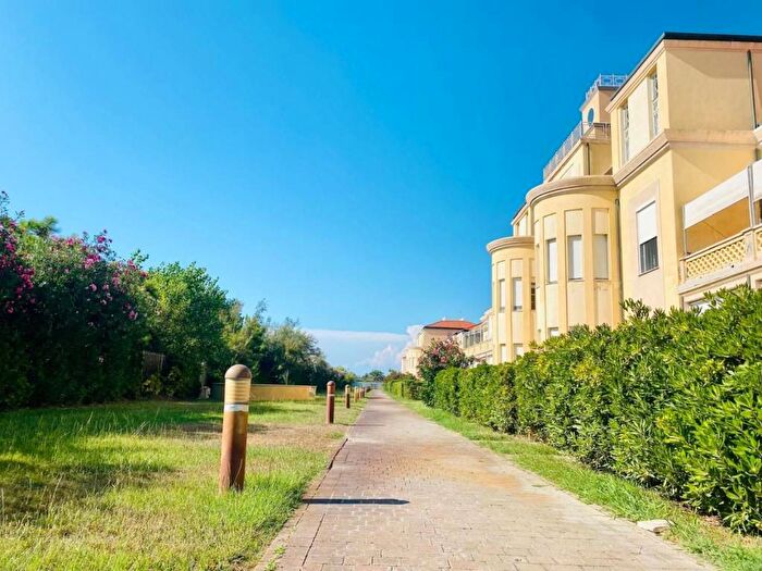 Appartamento quadrilocale in affitto in Viale del Tirreno, Calambrone, Pisa