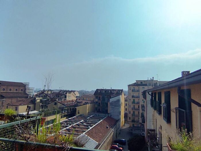 Casa trilocale in affitto in Alzaia Naviglio Grande, Navigli Darsena, Milano