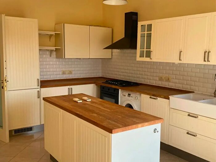 Appartamento con 5 locali in vendita in Viale Paolo Toschi, Parma