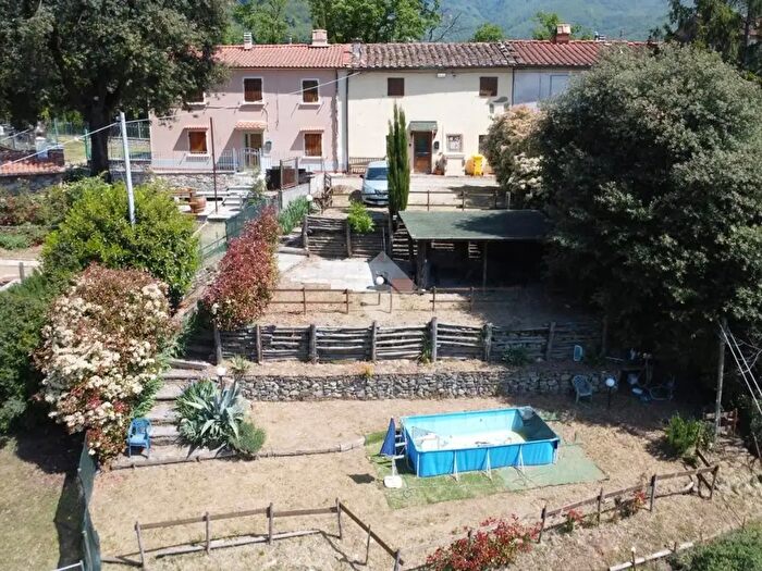 Casa con 6 locali in vendita in Via Boschi E Casal Vento, Pistoia