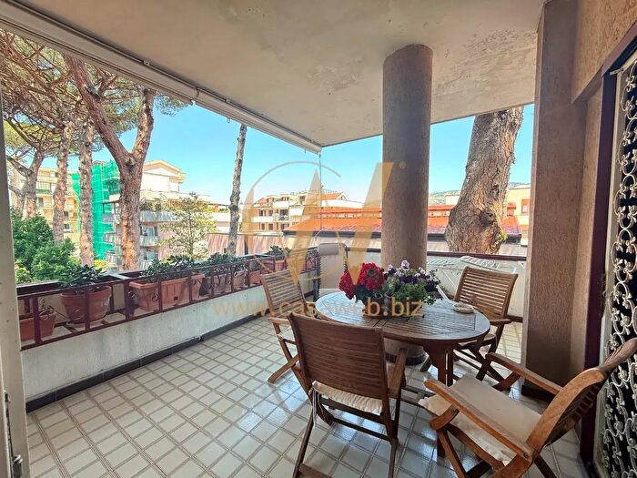 Appartamento con 5 locali in vendita in Via Francesco Marchesiello, Caserta