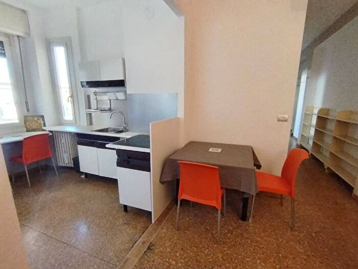 Appartamento trilocale in affitto in Via Vallazze, Città Studi, Milano