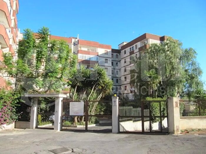 Appartamento trilocale in vendita in Via SantAngelo, Brindisi