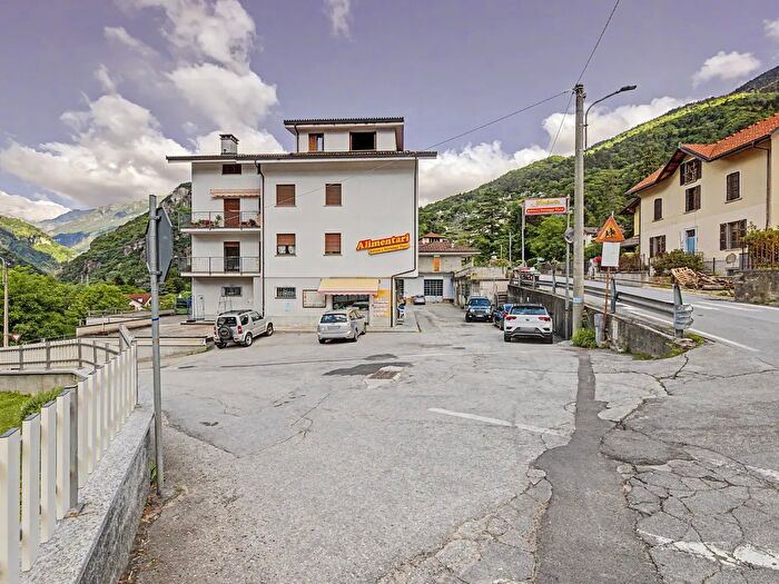 Appartamento con 5 locali in vendita in Via Flavio Parvis, Varzo