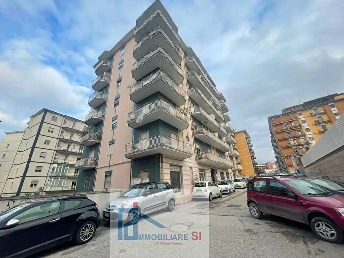 Appartamento con 7 locali in vendita in Via Vanvitelli, Benevento