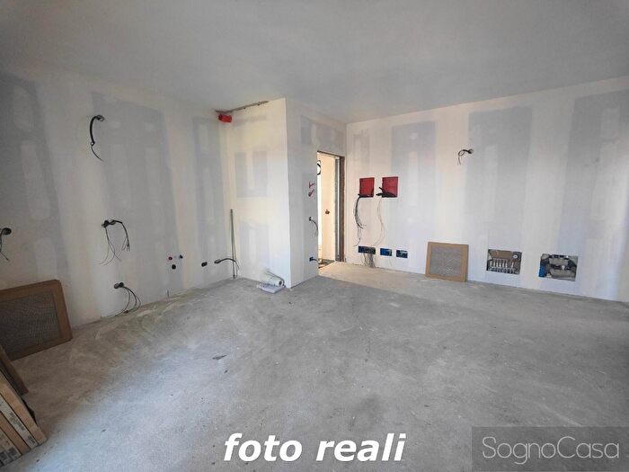 Appartamento trilocale in vendita in Via Campania, Firenze