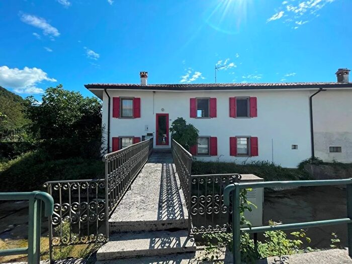 Casa con 5 locali in vendita in Fanna