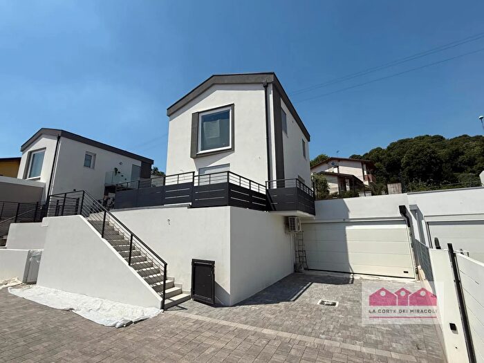 Casa quadrilocale in vendita in Via Valdiezza, Creazzo