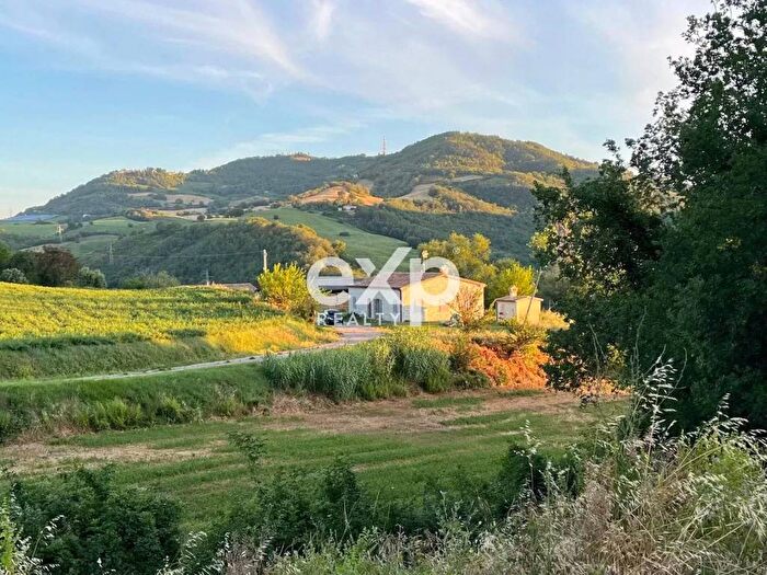 Casa con 6 locali in affitto in Montefelcino