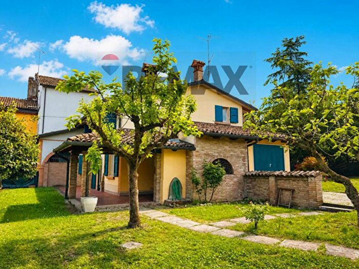 Casa con 5 locali in affitto in via Caduti della Libertà, Centro, Quattro Castella