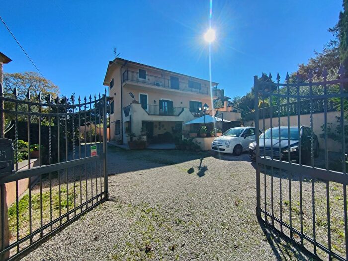 Casa con 11 locali in vendita in Via dei Colli, Rocca Di Papa