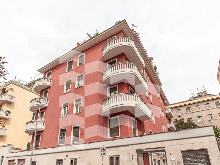 Appartamento trilocale in vendita in Via Giacomo Barzellotti, Roma