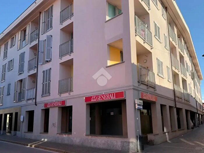 Appartamento trilocale in vendita in Via Giuseppe Garibaldi, Desio