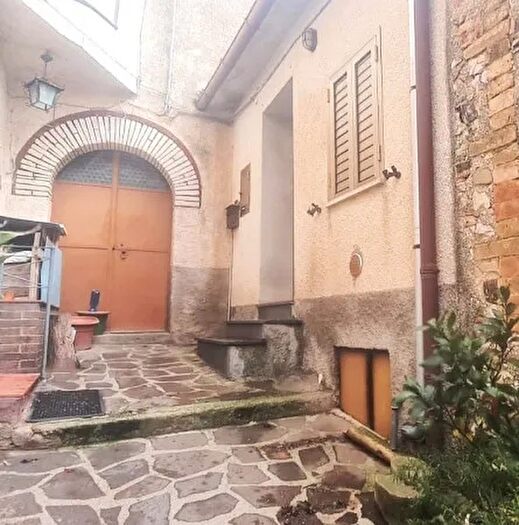 Casa trilocale in vendita in Località Carbognano, Spoleto