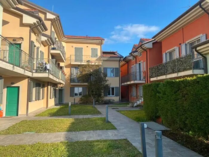 Appartamento trilocale in vendita in Via Gioacchino Rossini, Solza