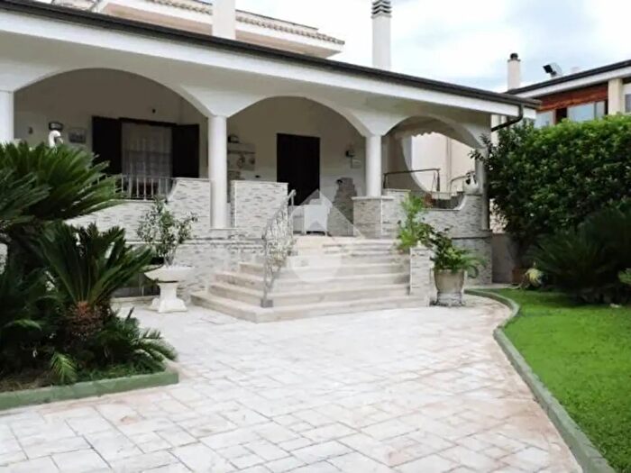 Casa con 7 locali in vendita in Ginosa