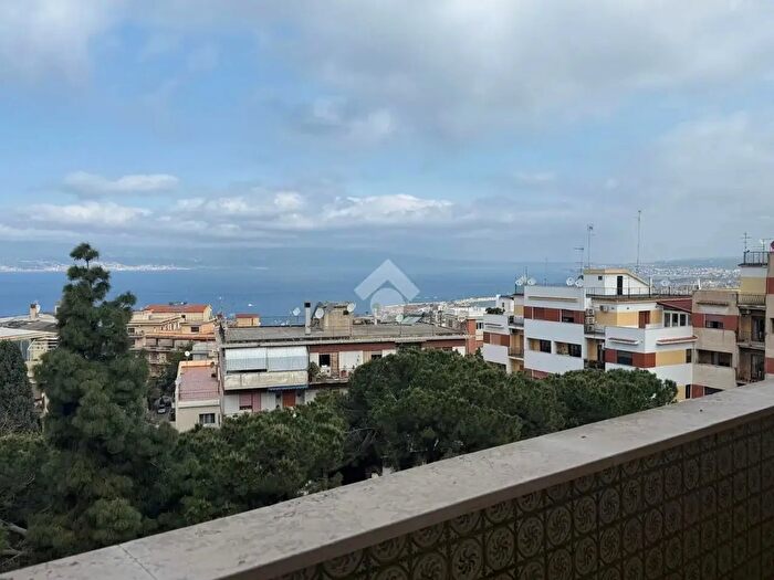 Appartamento quadrilocale in vendita in Via Reggio Campi II Tronco, Reggio Calabria