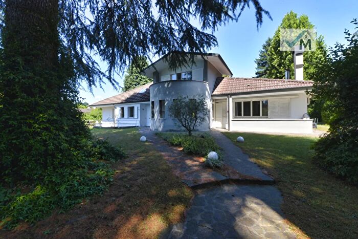 Casa con 10 locali in vendita in Via della Chiocciola, Carimate