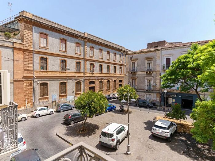 Appartamento con 6 locali in vendita in Piazza S Cristoforo, Catania