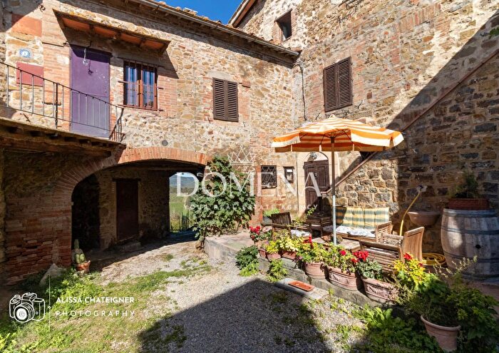 Appartamento con 5 locali in vendita in Castelnuovo Berardenga