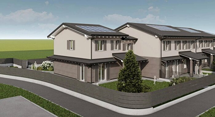 Appartamento quadrilocale in vendita in Via Ugo Foscolo, Boltiere