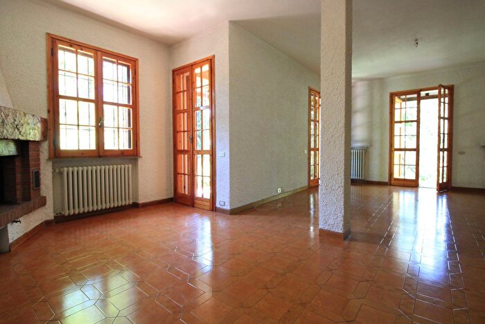Casa con 8 locali in vendita in Via Alessandrini, Quattro Castella