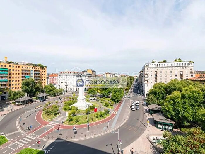 Appartamento quadrilocale in vendita in Via Pietro Calvi, Milano