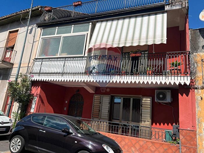 Casa con 8 locali in vendita in Via G Marconi, Nicolosi