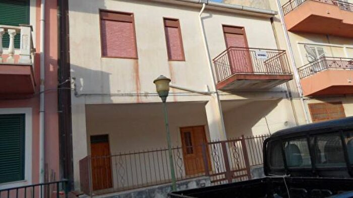 Casa trilocale in vendita in Viale Svezia, Salaparuta