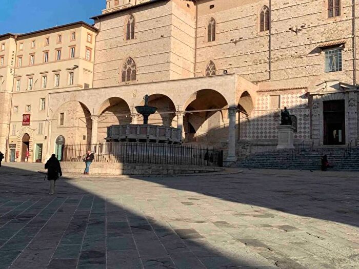 Appartamento con 6 locali in affitto in Piazza Iv Novembre, Centro Storico, Perugia