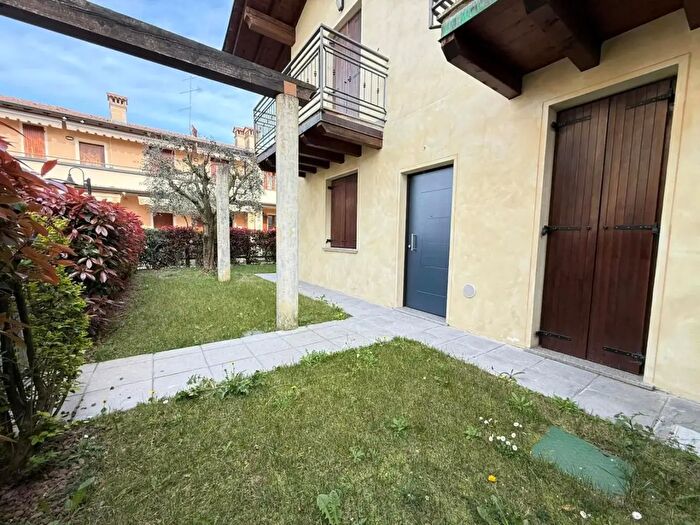 Appartamento trilocale in vendita in Via Generale dalla Chiesa, Corte Franca