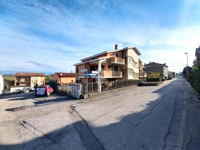 Appartamento trilocale in vendita in Via Don Lorenzo Milani, Montecastrilli