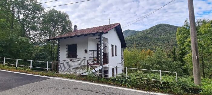 Casa con 7 locali in vendita in Frazione Mombresto, Pessinetto