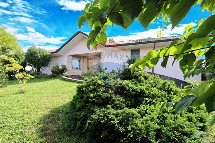 Casa con 5 locali in vendita in Via Petrarca, Cornate DAdda