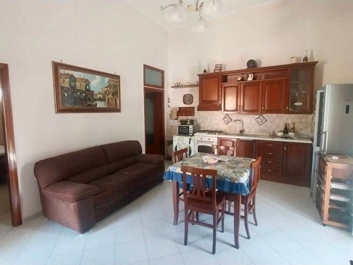 Appartamento trilocale in affitto in Via Settembre, Chiaiano, Napoli