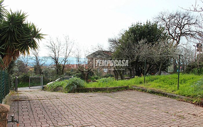 Appartamento con 10 locali in vendita in Via Giuseppe Garibaldi, Monsano