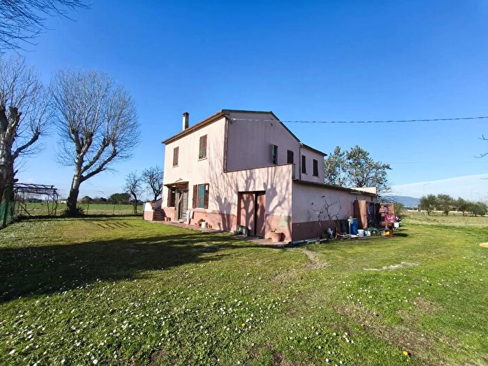 Casa con 7 locali in vendita in Pontedera